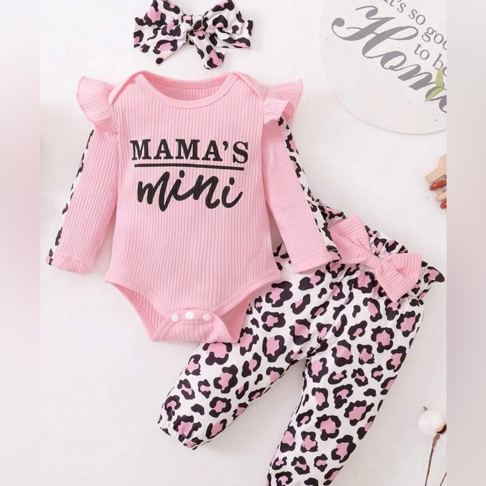 New in packaging mamas mini outfit with bow